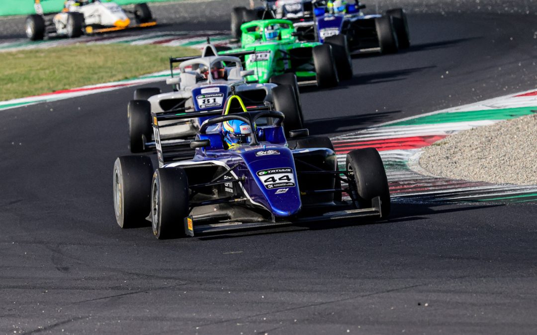 Evan Michelini protagoniza una destacada remontada en Monza pese a complicaciones de salud