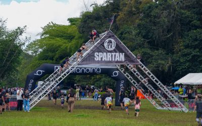 Joseth Céspedes y Valeria Marín conquistaron la categoría élite de Spartan Race en las montañas de Orosi